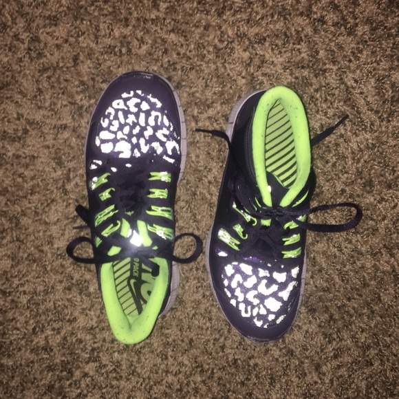 Nike Shoes - Nike Shoes size 7